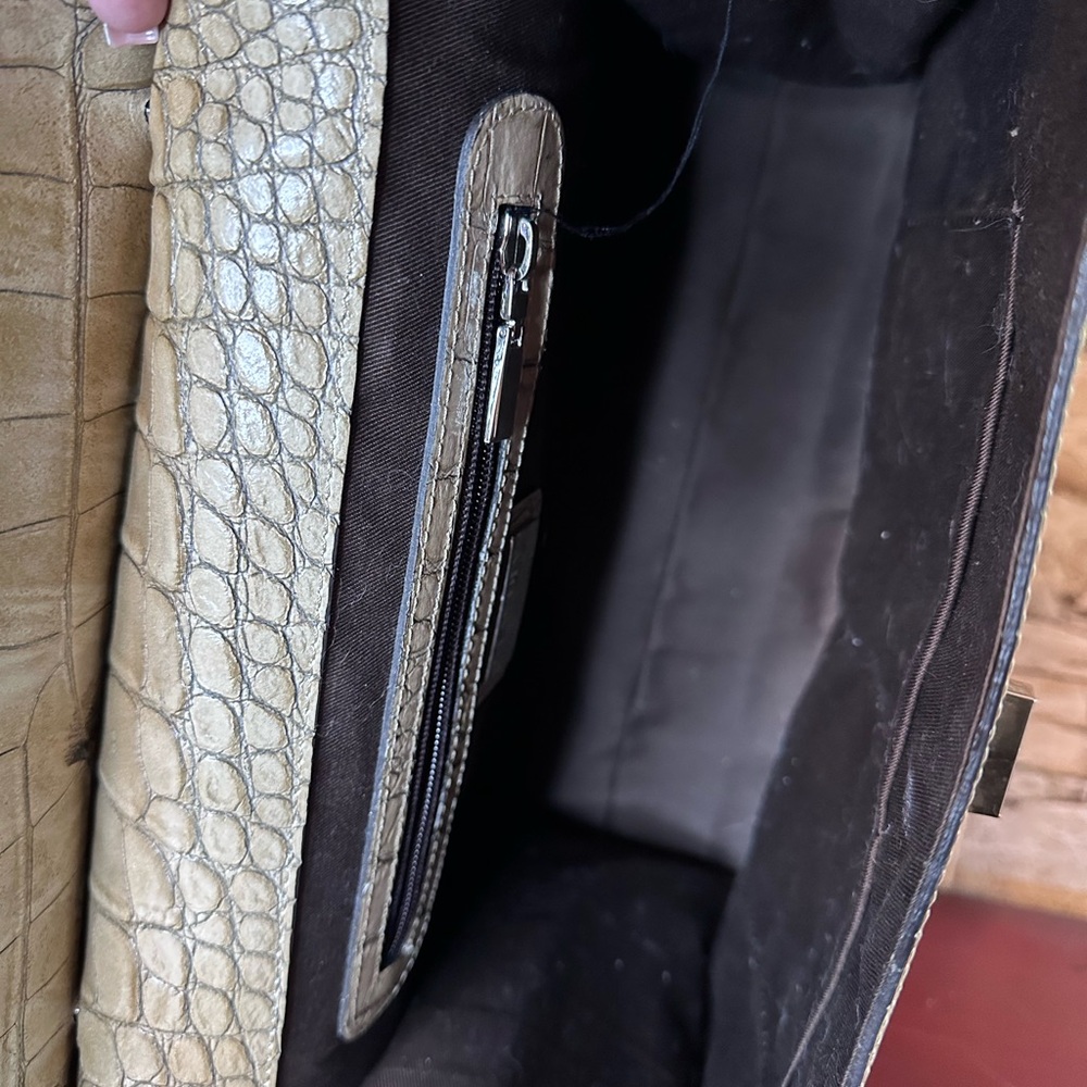 Claudia Firenze Genuine Italian Leather Croc Embossed Turnlock Flap Bag - Picture 10 of 13
